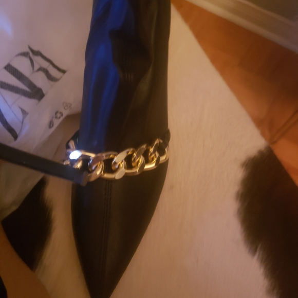 Gorgeous black sock booties with gold chain - Picture 8 of 9